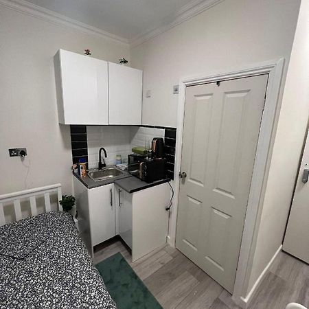 Lovely Apartment Close To Acton Central Station Londres Exterior foto