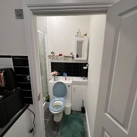 Lovely Apartment Close To Acton Central Station Londres Exterior foto