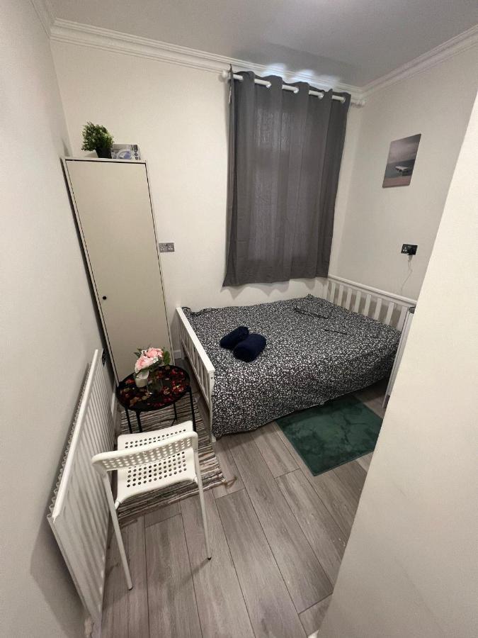 Lovely Apartment Close To Acton Central Station Londres Exterior foto