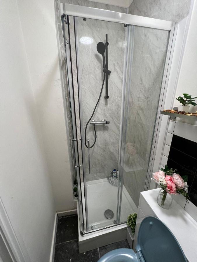 Lovely Apartment Close To Acton Central Station Londres Exterior foto