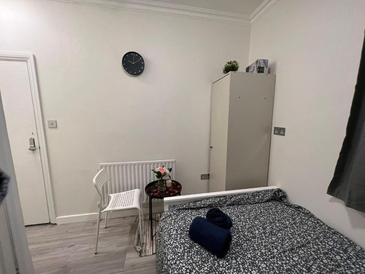 Lovely Apartment Close To Acton Central Station Londres Exterior foto