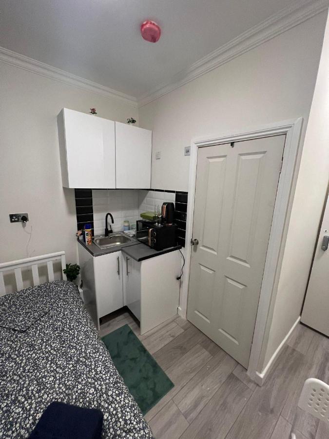 Lovely Apartment Close To Acton Central Station Londres Exterior foto